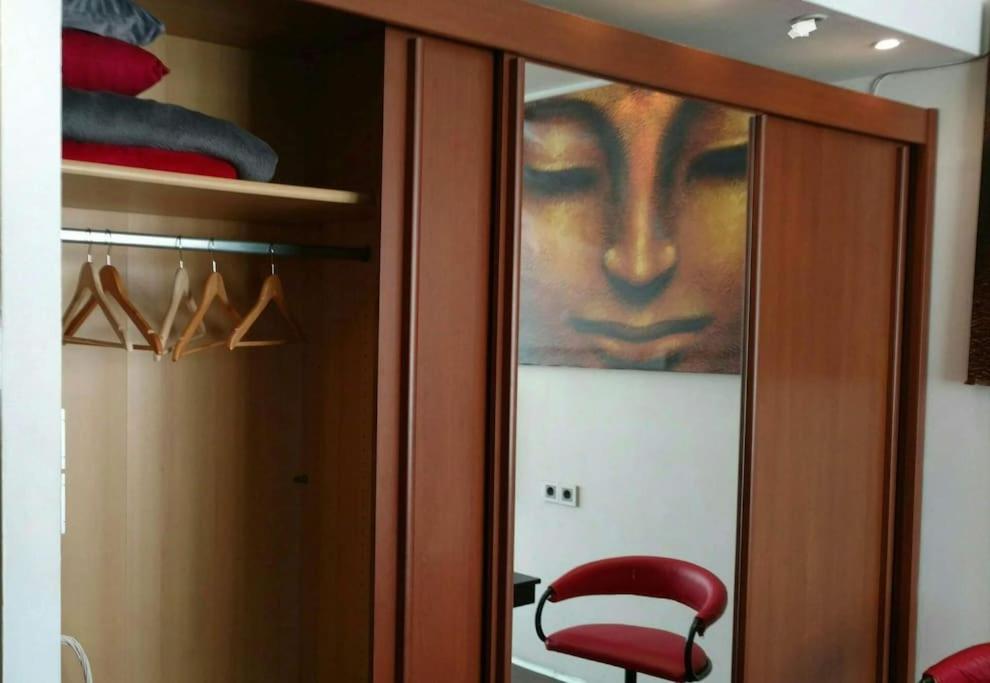 Sofia Zen - On Metro, Ultra Fast Wi-Fi Apartment Bagian luar foto