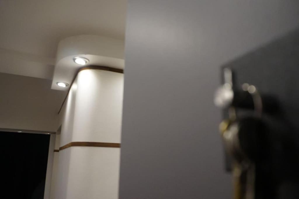 Sofia Zen - On Metro, Ultra Fast Wi-Fi Apartment Bagian luar foto